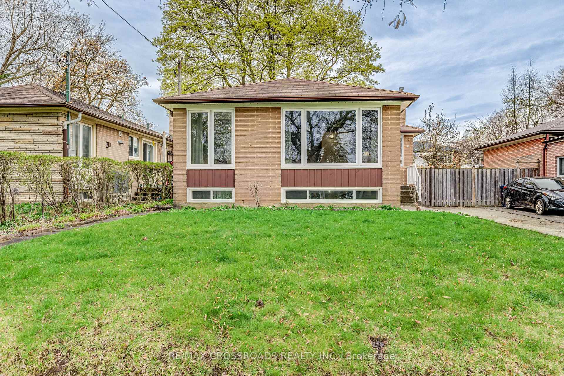 Photo 2 of 30 Murmouth Road, Scarborough, Tam O'Shanter-Sullivan — HOMEH