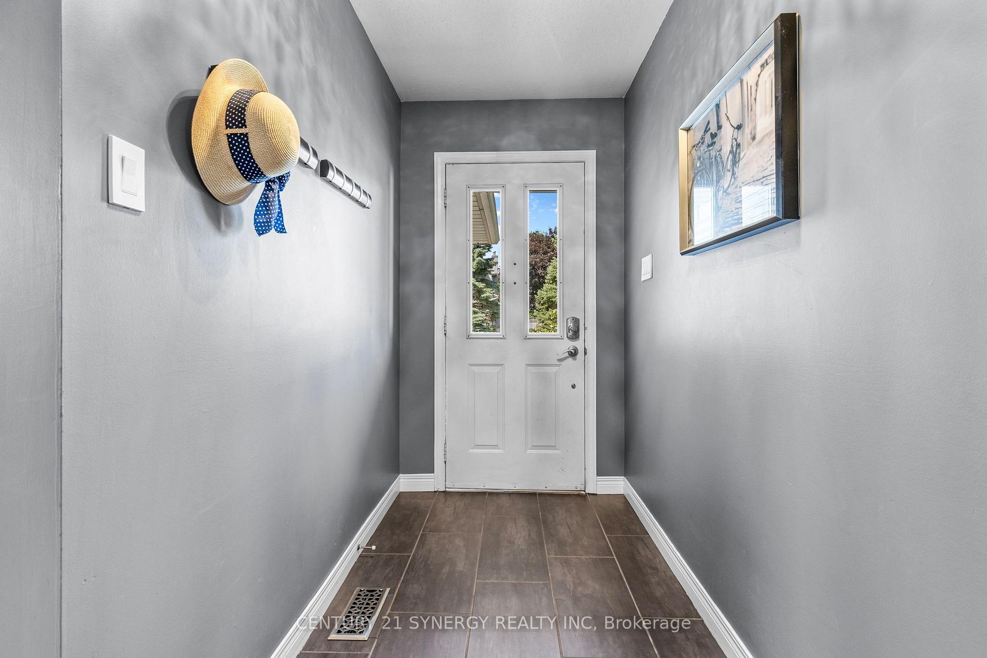 Photo 4 of 596 Deancourt Crescent, Ottawa, Fallingbrook/Ridgemount — HOMEH
