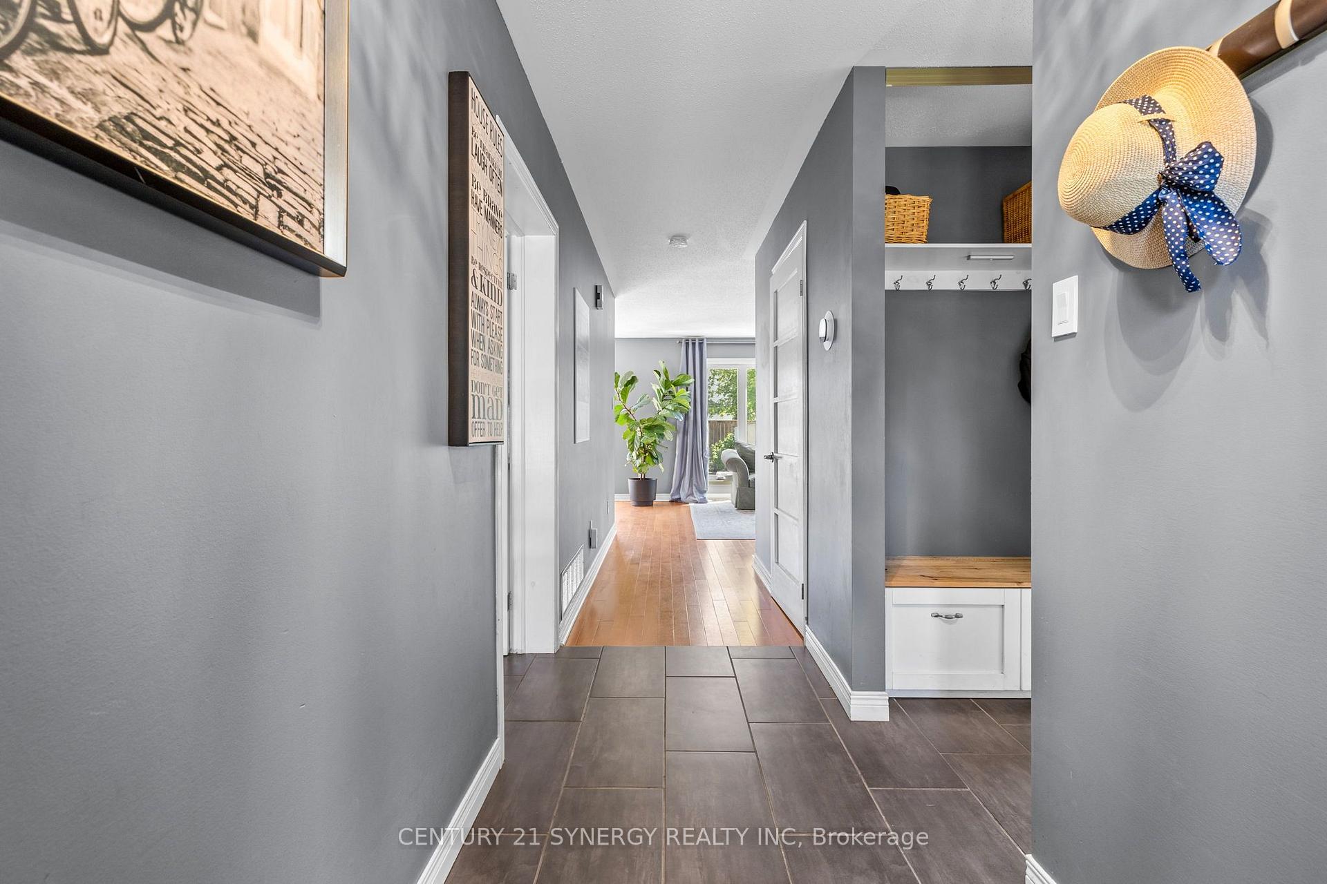 Photo 5 of 596 Deancourt Crescent, Ottawa, Fallingbrook/Ridgemount — HOMEH