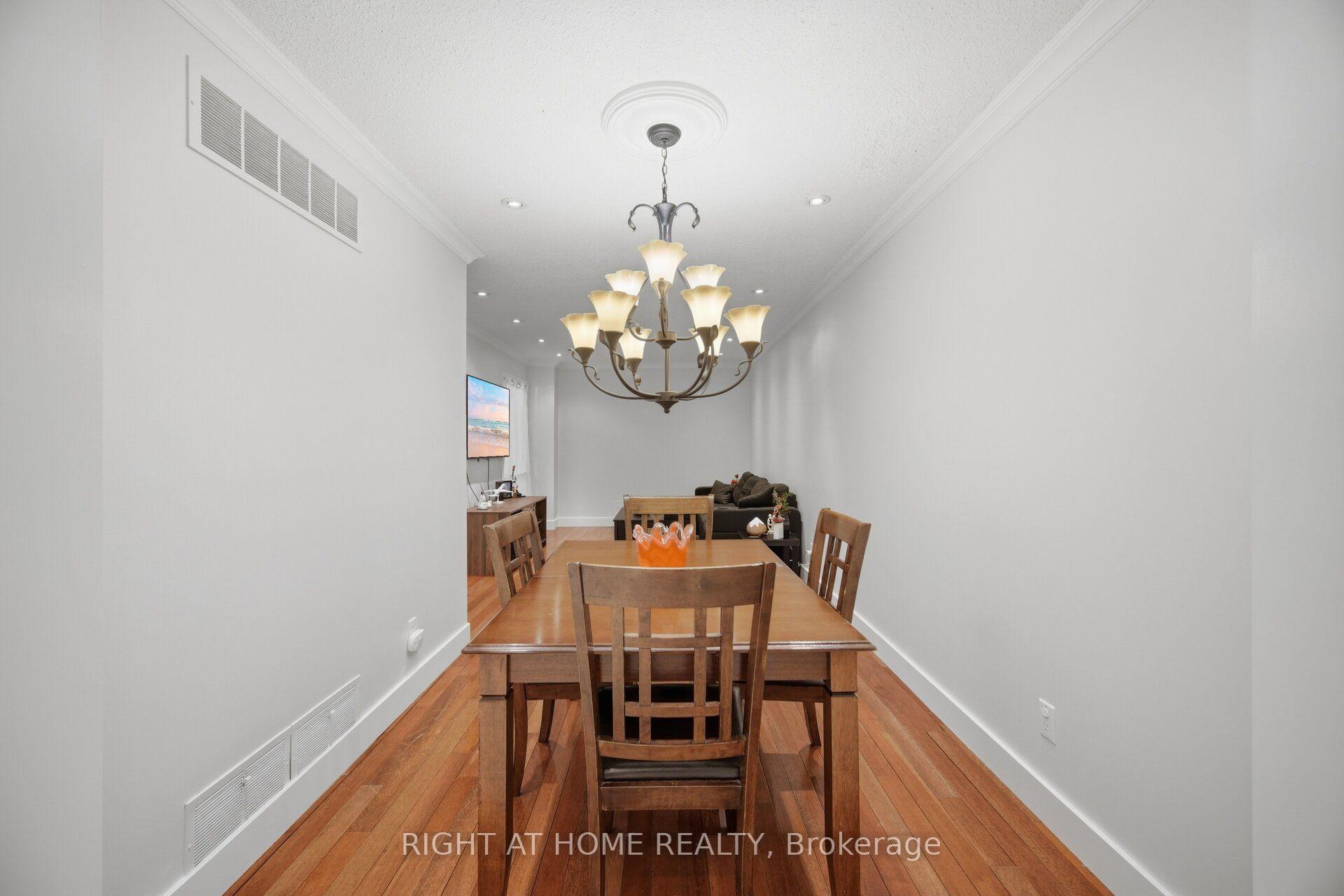 Photo 7 of 121 Bob O'link Avenue, Vaughan, Glen Shields — HOMEH
