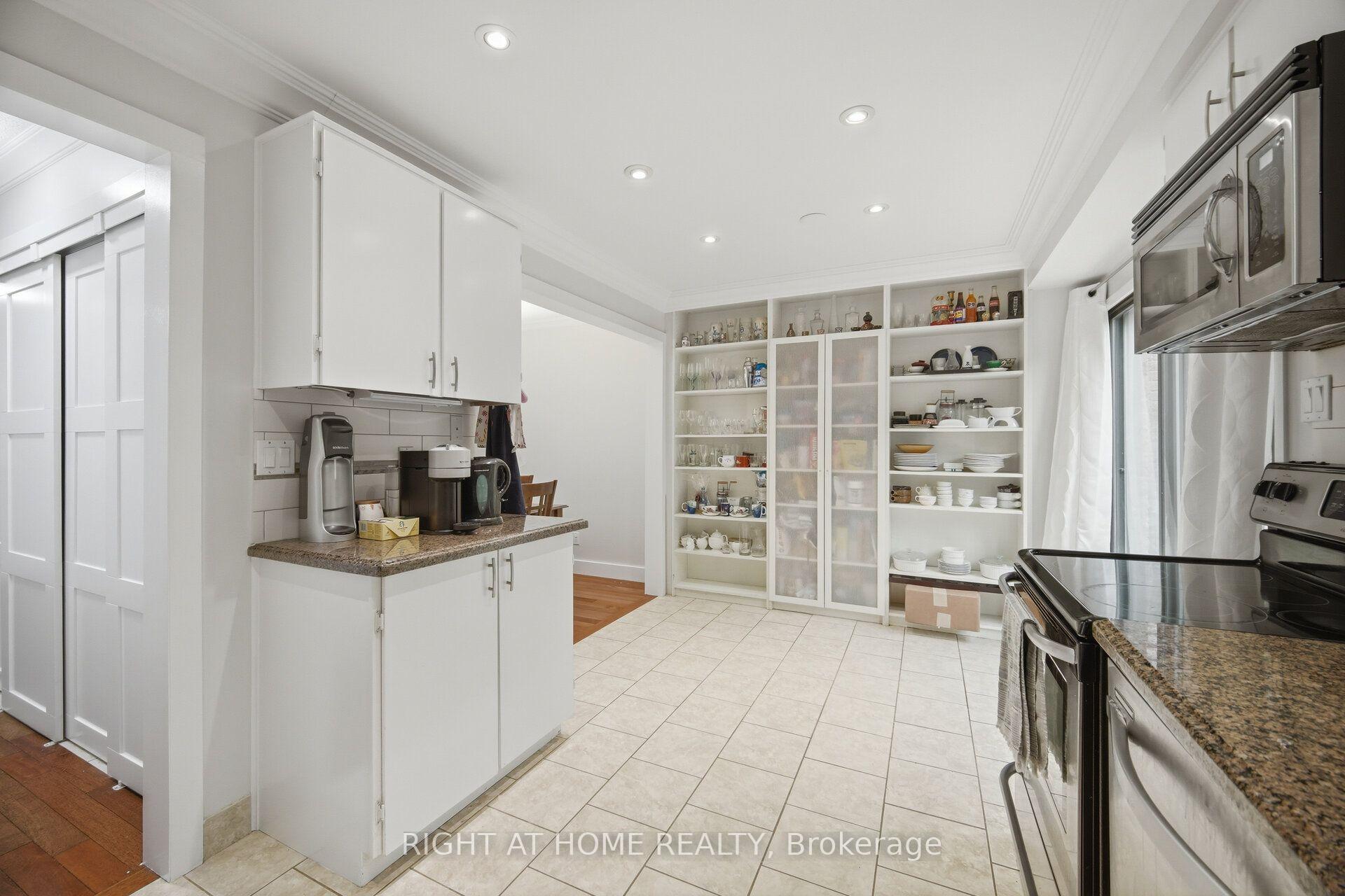 Photo 10 of 121 Bob O'link Avenue, Vaughan, Glen Shields — HOMEH