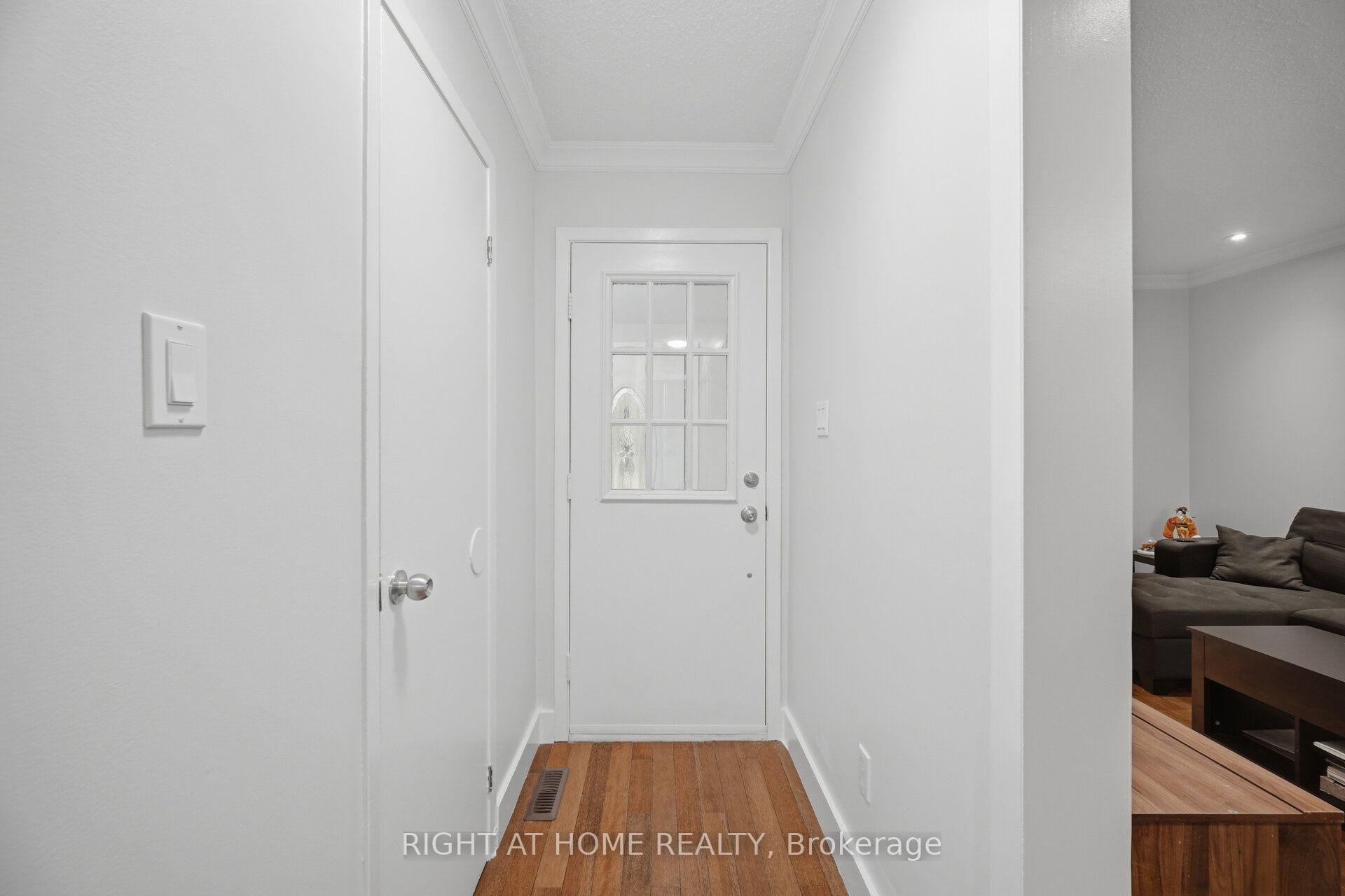 Photo 11 of 121 Bob O'link Avenue, Vaughan, Glen Shields — HOMEH