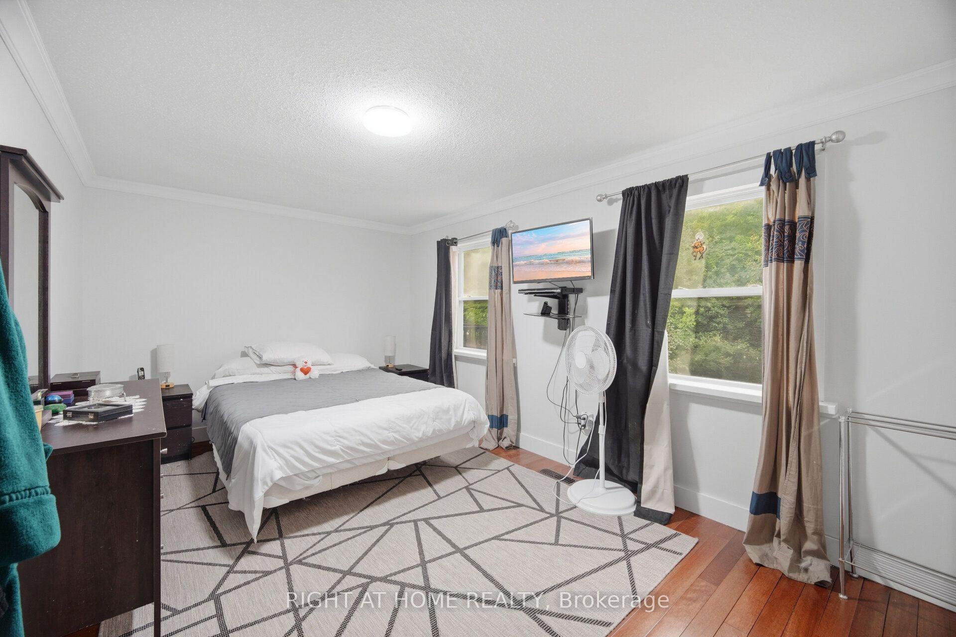 Photo 15 of 121 Bob O'link Avenue, Vaughan, Glen Shields — HOMEH