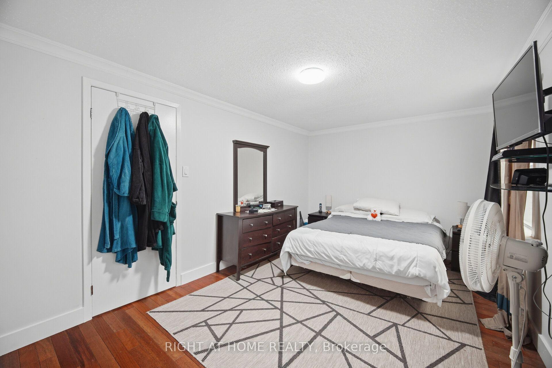 Photo 16 of 121 Bob O'link Avenue, Vaughan, Glen Shields — HOMEH