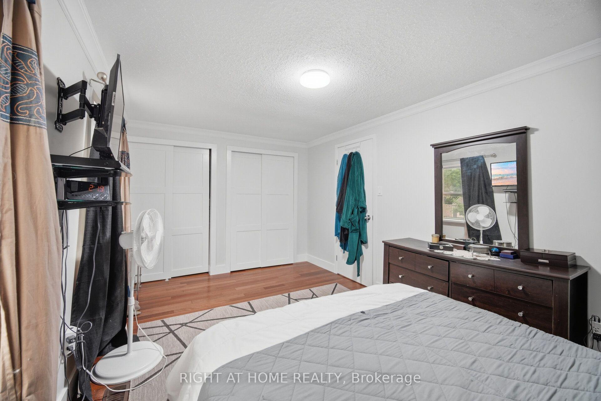 Photo 17 of 121 Bob O'link Avenue, Vaughan, Glen Shields — HOMEH