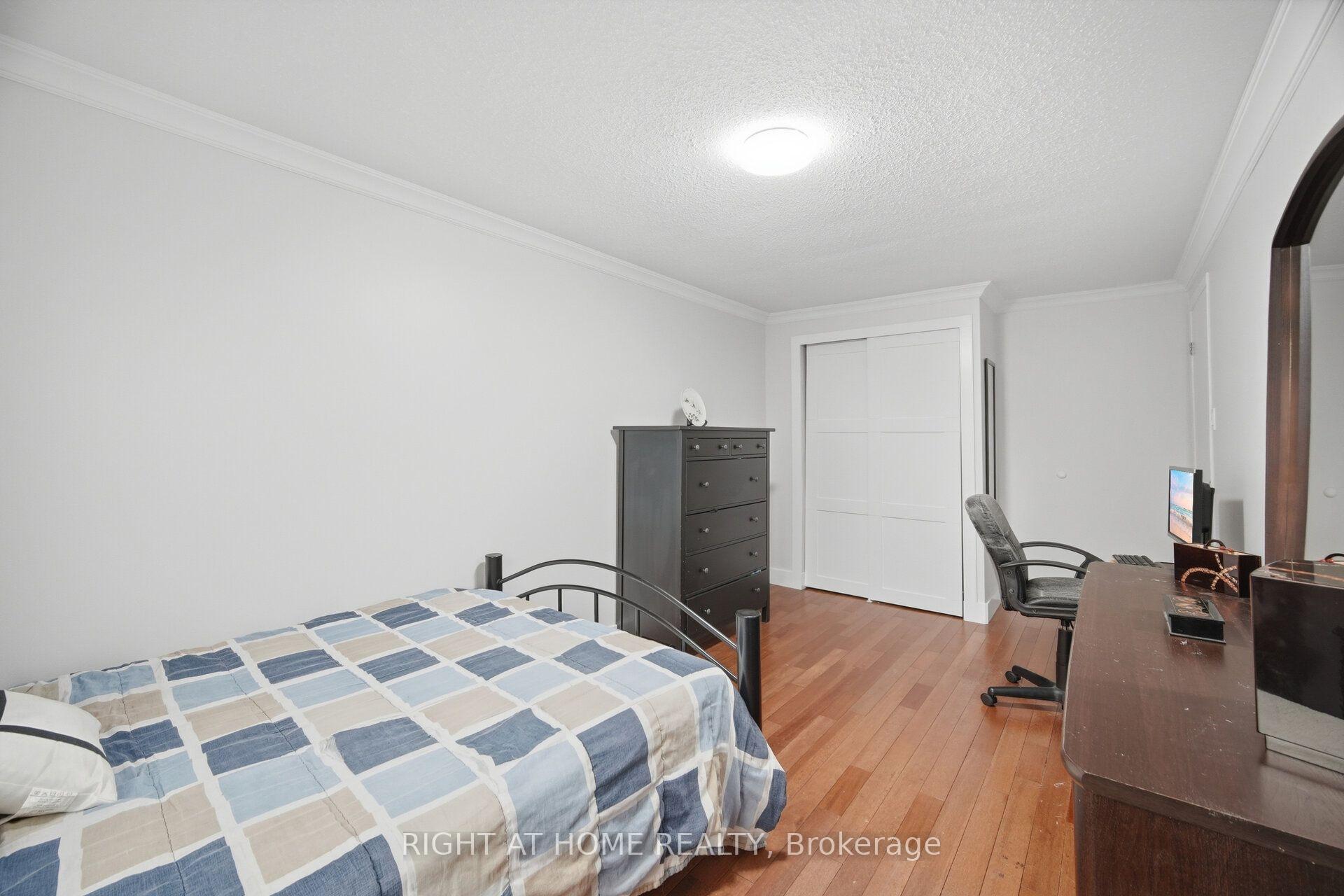 Photo 20 of 121 Bob O'link Avenue, Vaughan, Glen Shields — HOMEH