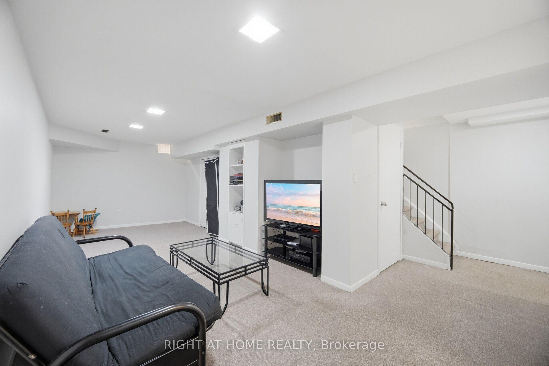 Photo 28 of 121 Bob O'link Avenue, Vaughan, Glen Shields — HOMEH