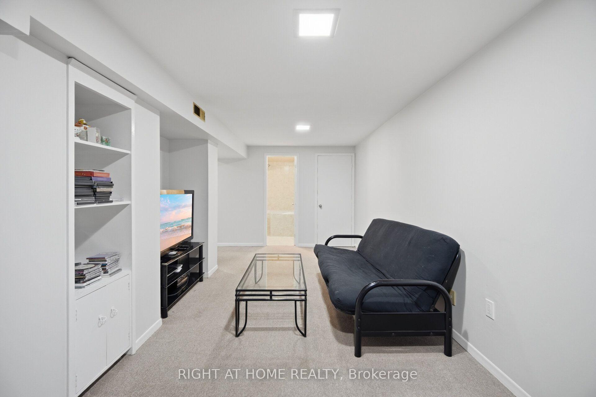 Photo 30 of 121 Bob O'link Avenue, Vaughan, Glen Shields — HOMEH