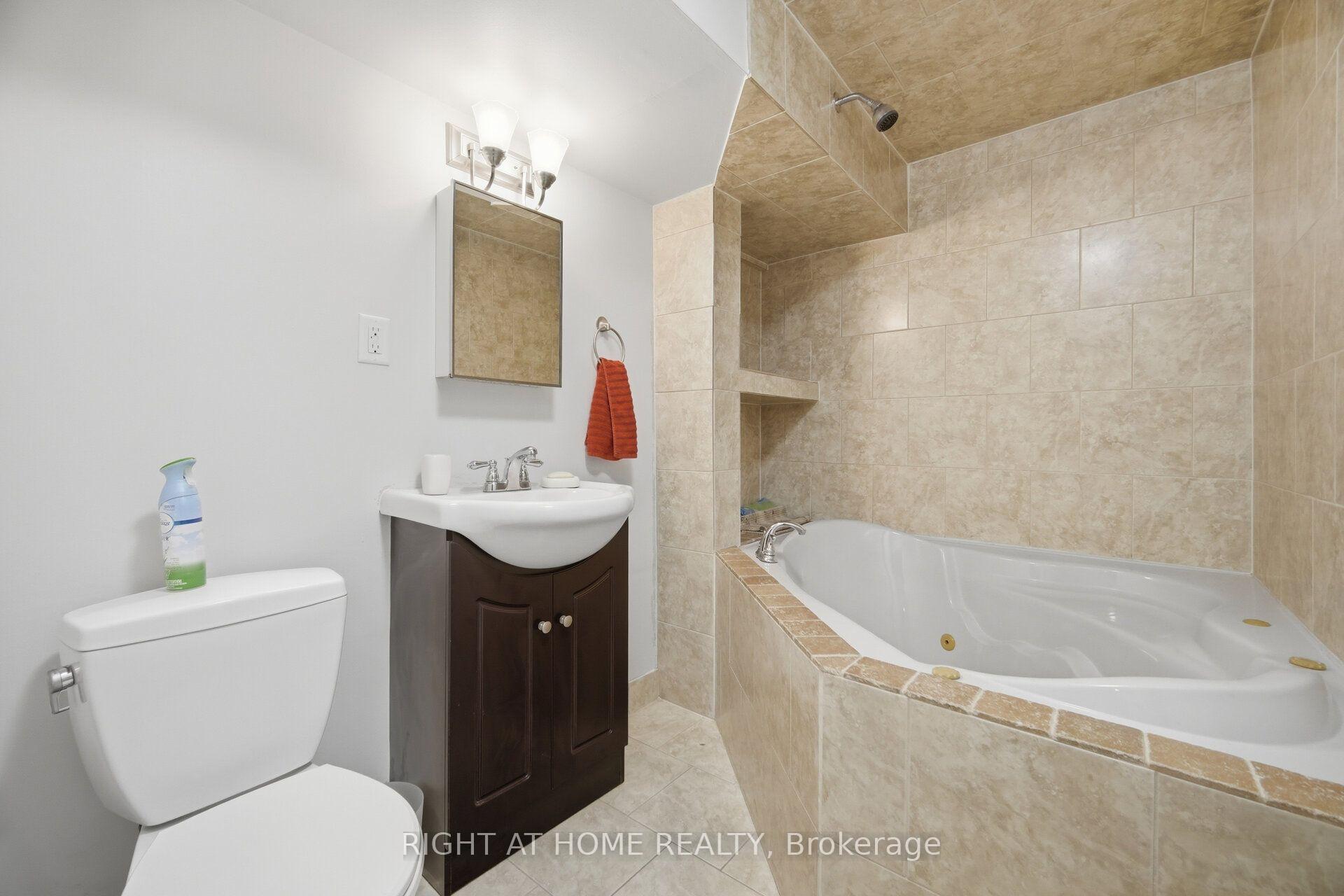 Photo 31 of 121 Bob O'link Avenue, Vaughan, Glen Shields — HOMEH