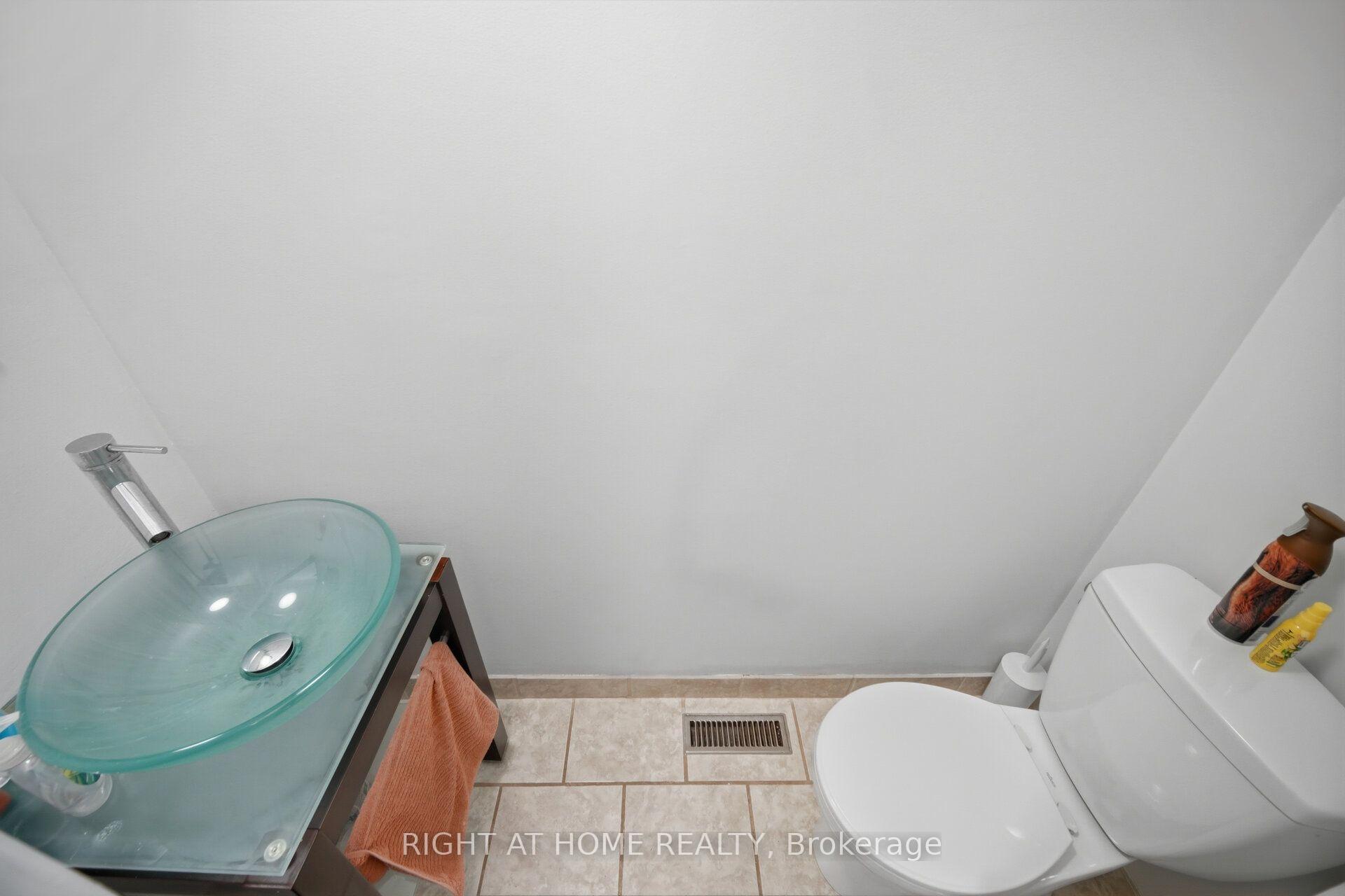 Photo 32 of 121 Bob O'link Avenue, Vaughan, Glen Shields — HOMEH