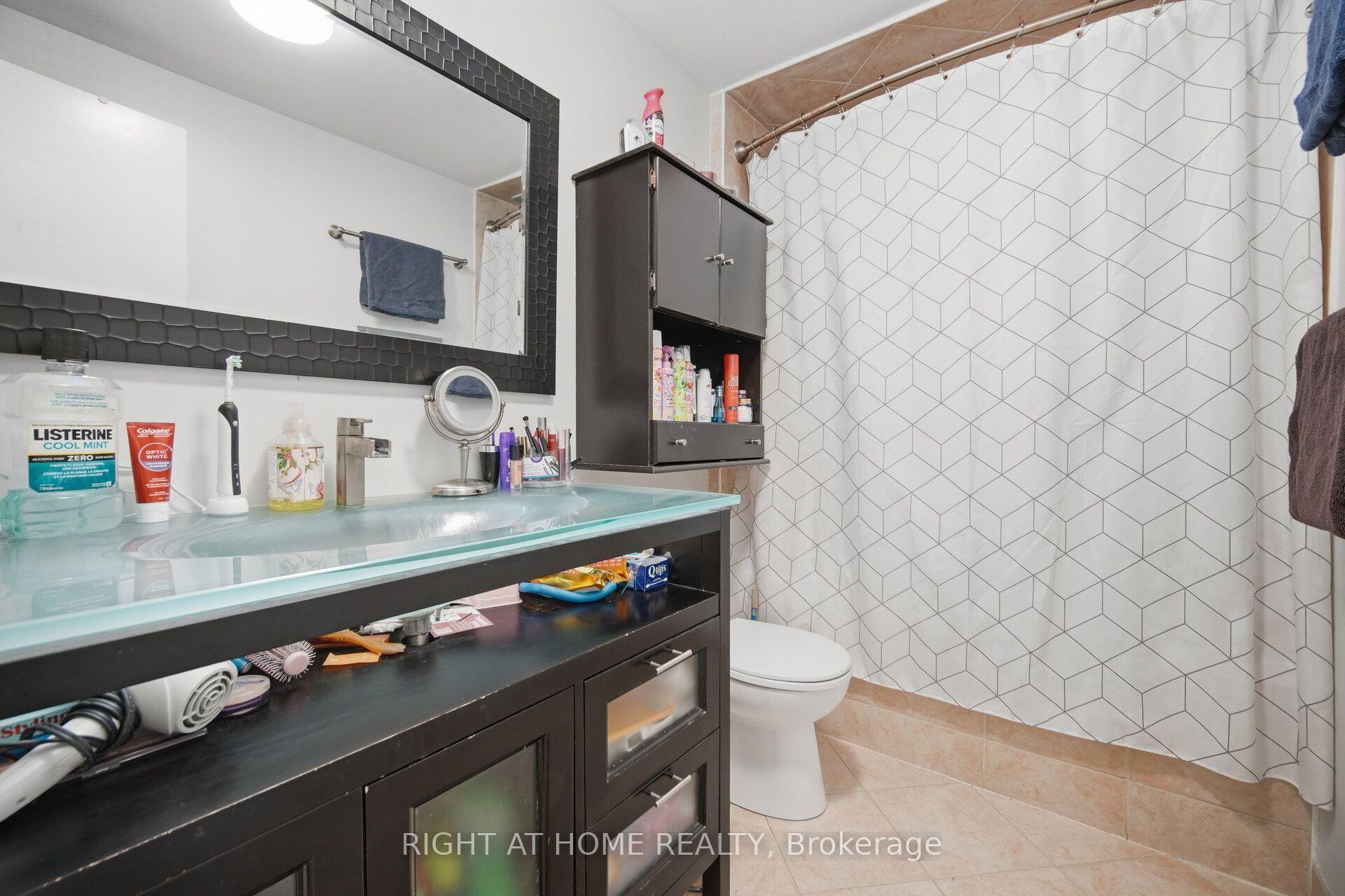 Photo 33 of 121 Bob O'link Avenue, Vaughan, Glen Shields — HOMEH