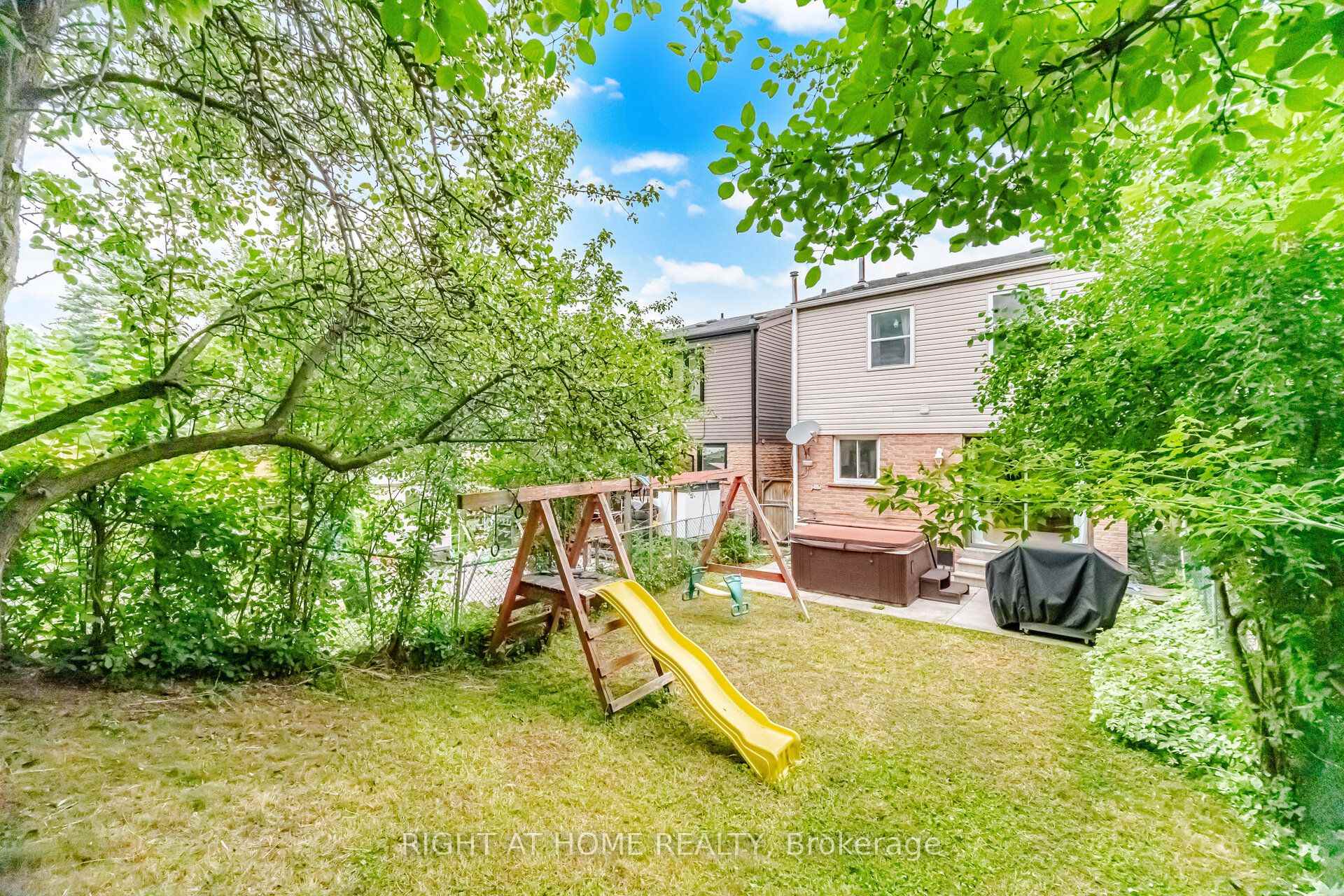 Photo 35 of 121 Bob O'link Avenue, Vaughan, Glen Shields — HOMEH