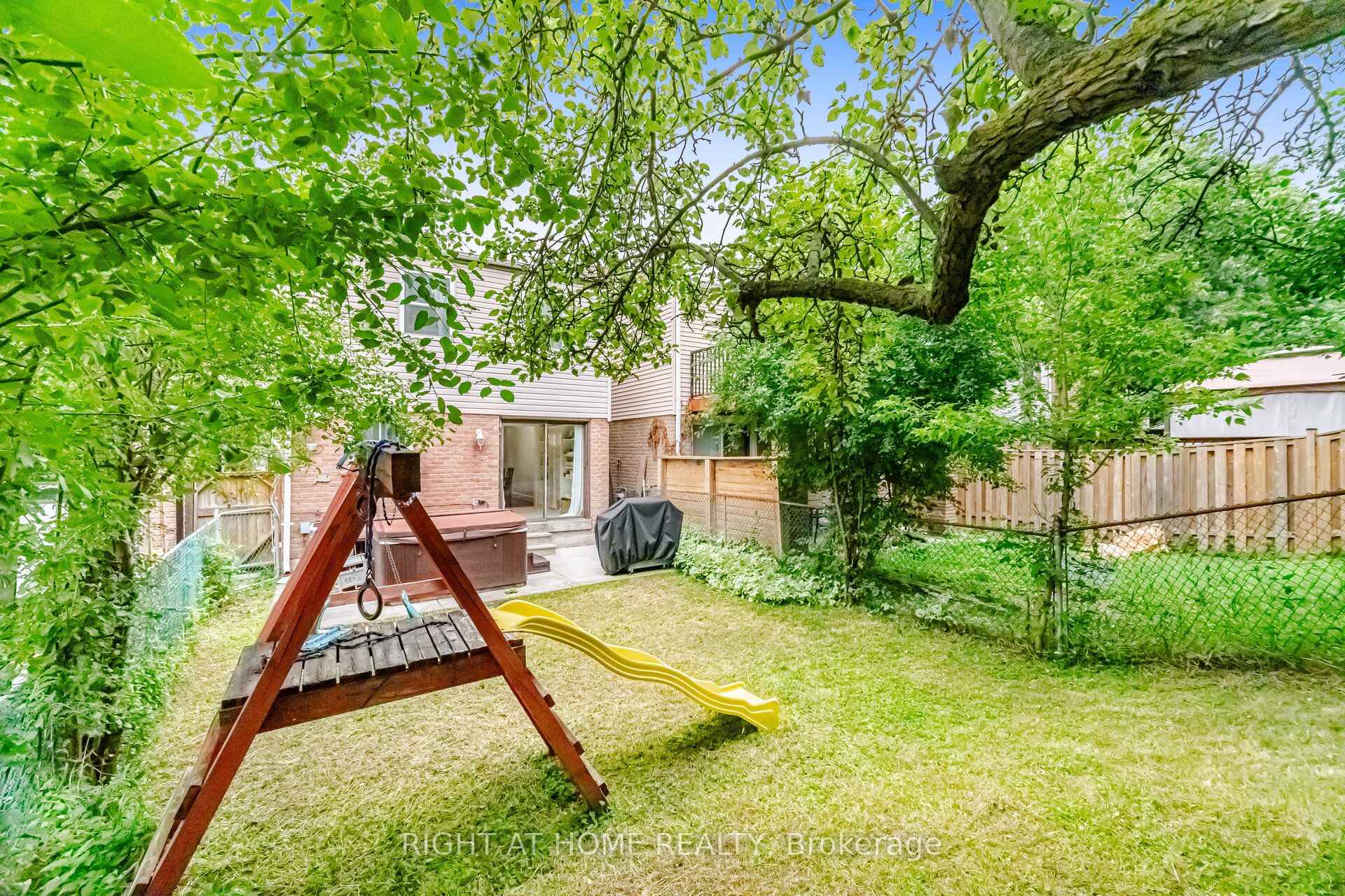 Photo 36 of 121 Bob O'link Avenue, Vaughan, Glen Shields — HOMEH