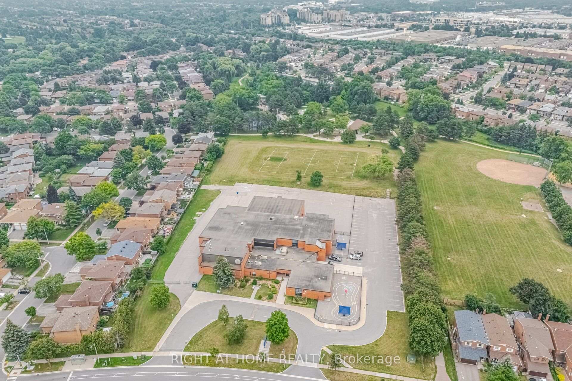 Photo 39 of 121 Bob O'link Avenue, Vaughan, Glen Shields — HOMEH
