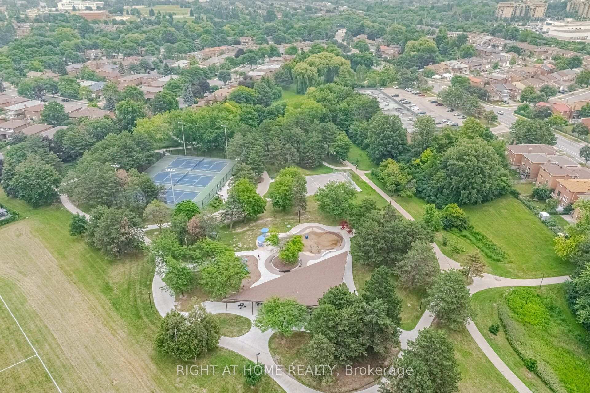 Photo 40 of 121 Bob O'link Avenue, Vaughan, Glen Shields — HOMEH