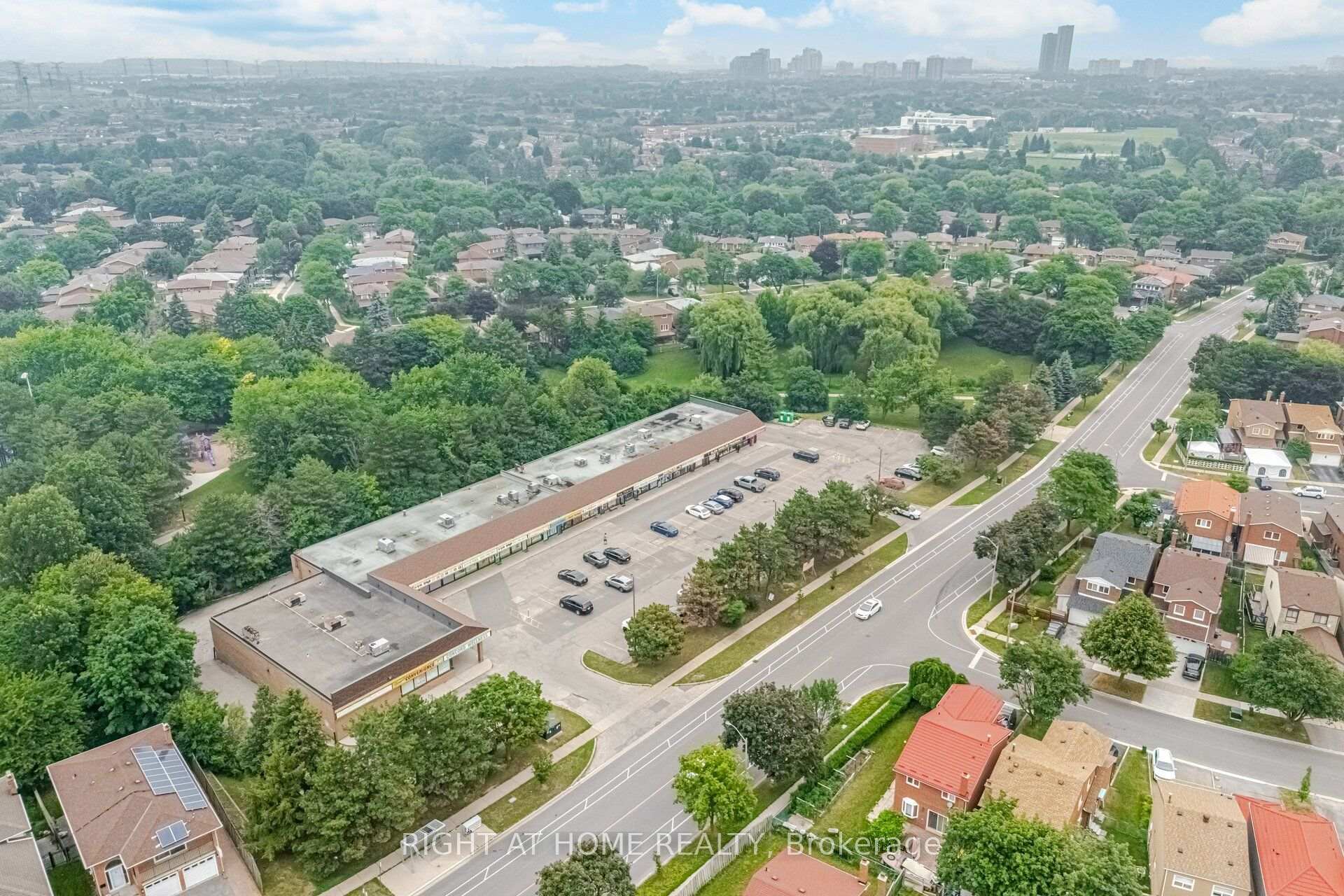 Photo 41 of 121 Bob O'link Avenue, Vaughan, Glen Shields — HOMEH