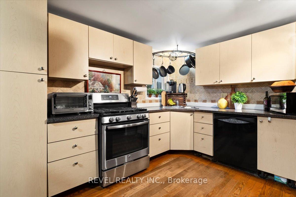 Photo 5 of 180118 Grey Road 9, Southgate — HOMEH