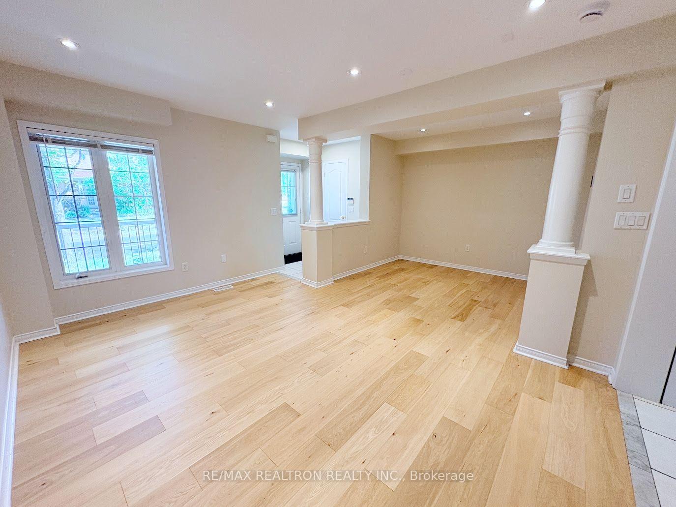 Photo 2 of 329 Bur Oak Avenue, Markham, Berczy — HOMEH