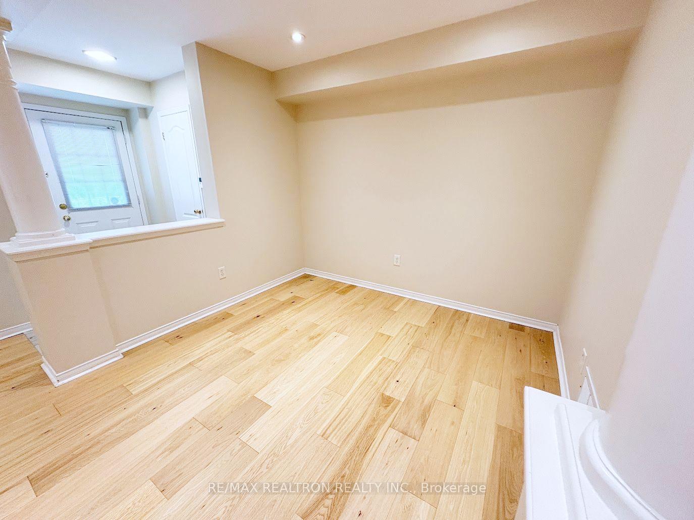 Photo 3 of 329 Bur Oak Avenue, Markham, Berczy — HOMEH