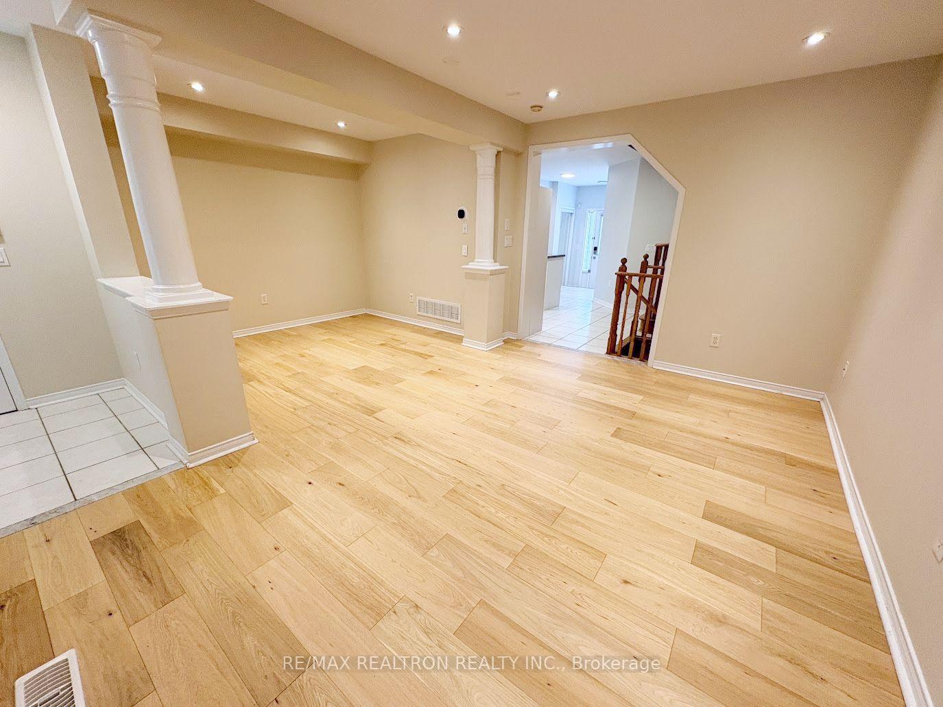 Photo 4 of 329 Bur Oak Avenue, Markham, Berczy — HOMEH