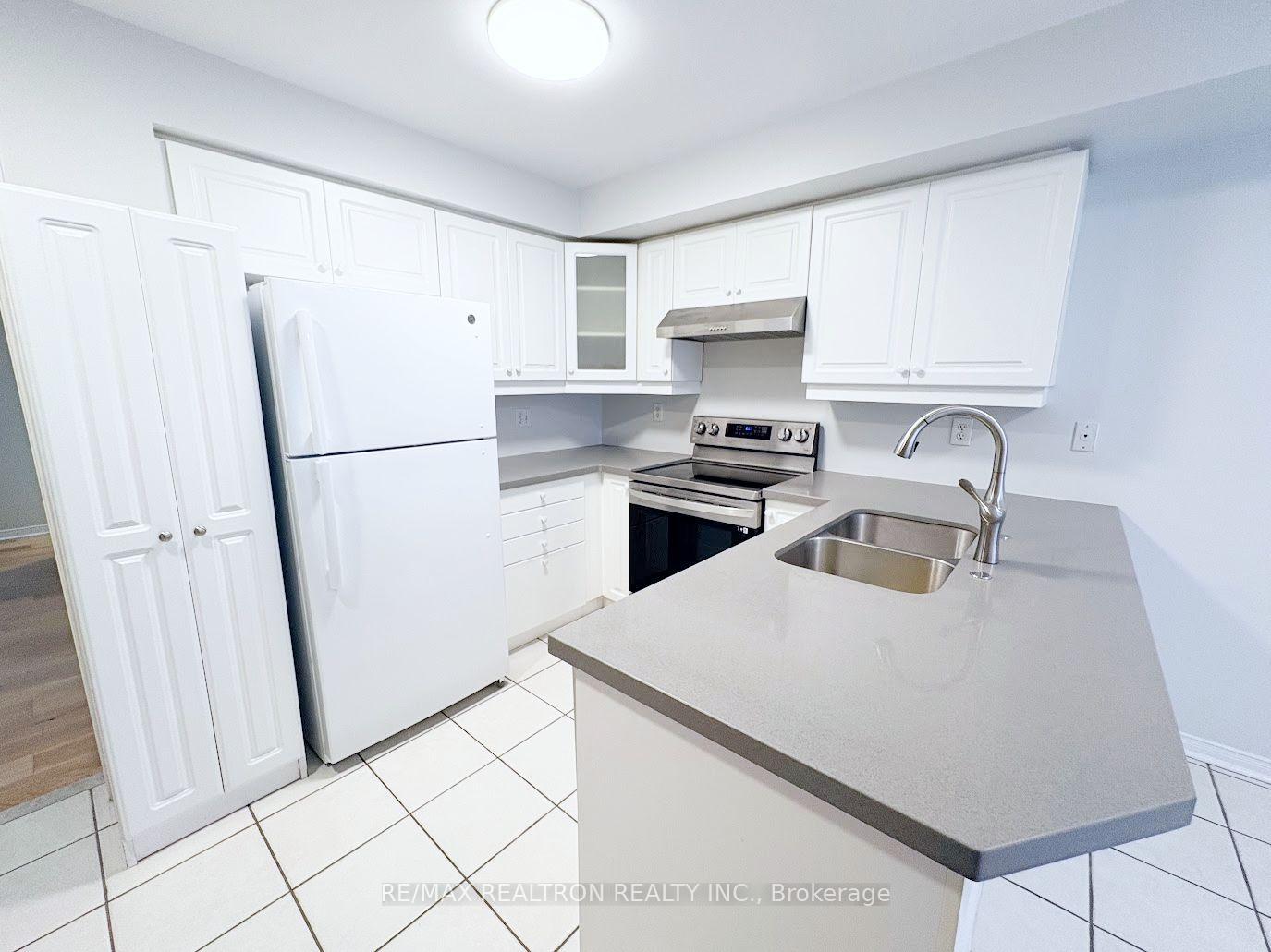 Photo 5 of 329 Bur Oak Avenue, Markham, Berczy — HOMEH