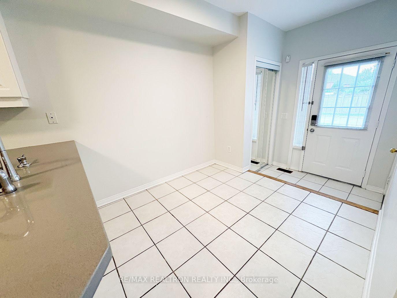 Photo 6 of 329 Bur Oak Avenue, Markham, Berczy — HOMEH