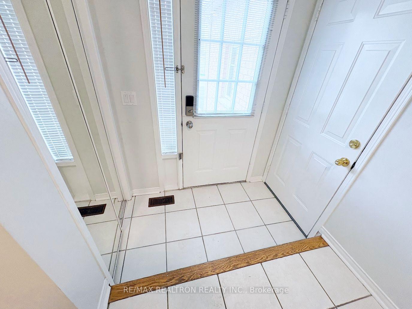 Photo 9 of 329 Bur Oak Avenue, Markham, Berczy — HOMEH