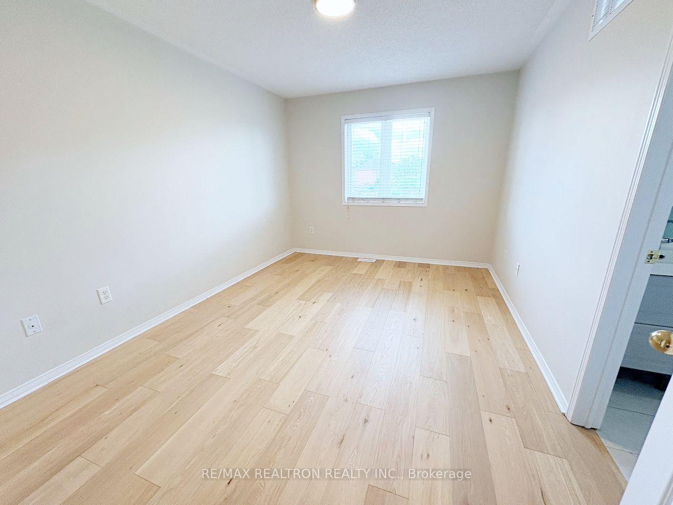 Photo 12 of 329 Bur Oak Avenue, Markham, Berczy — HOMEH