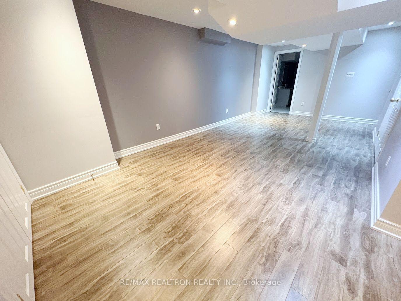Photo 17 of 329 Bur Oak Avenue, Markham, Berczy — HOMEH