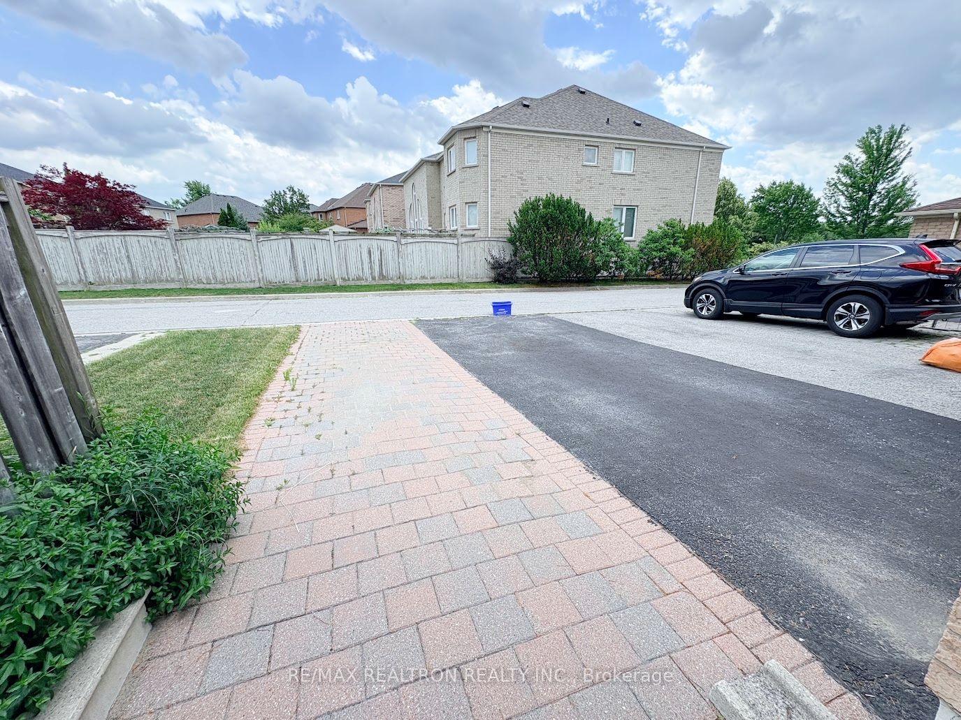 Photo 23 of 329 Bur Oak Avenue, Markham, Berczy — HOMEH
