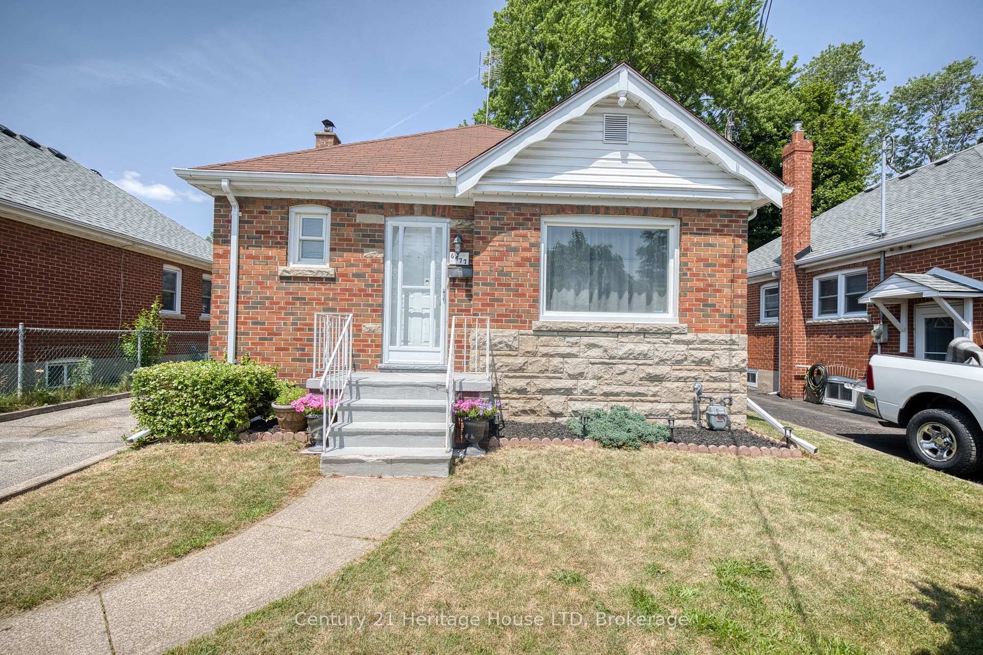 Photo of 6477 Barker Street