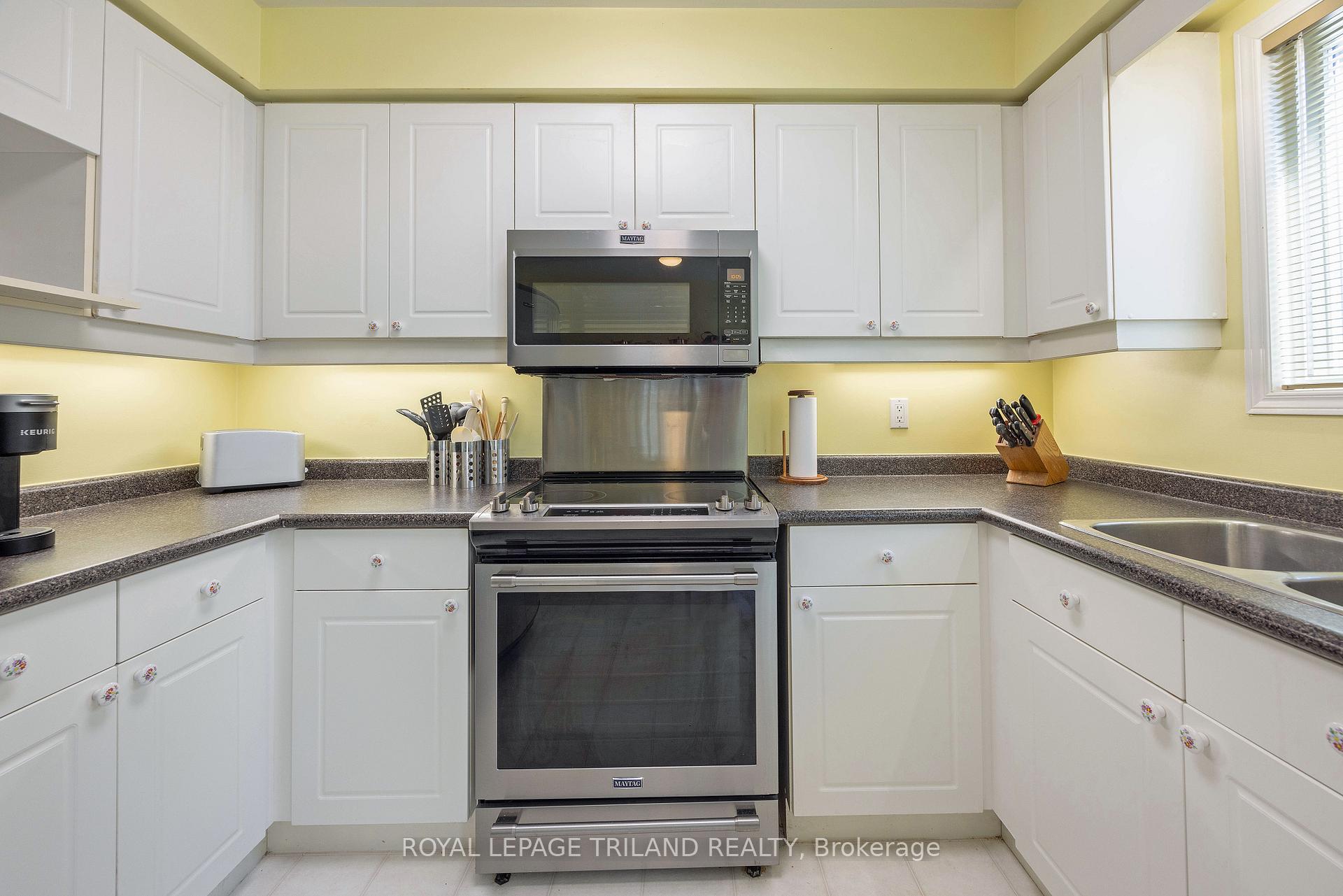Photo 14 of Unit 17, 1100 Byron Baseline Road, London, South K — HOMEH