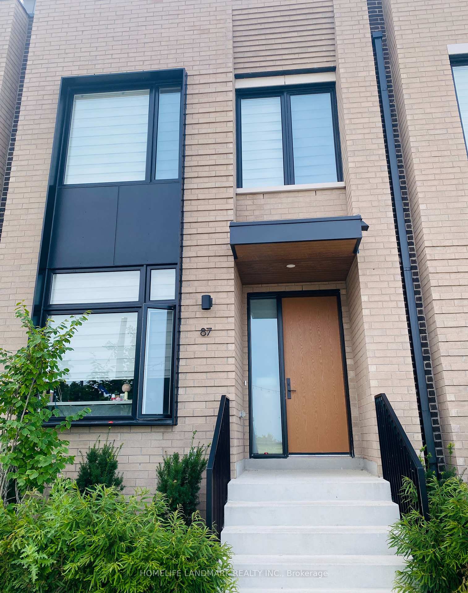 Photo 1 of 60 Lou Parsons Way, Mississauga, Port Credit — HOMEH