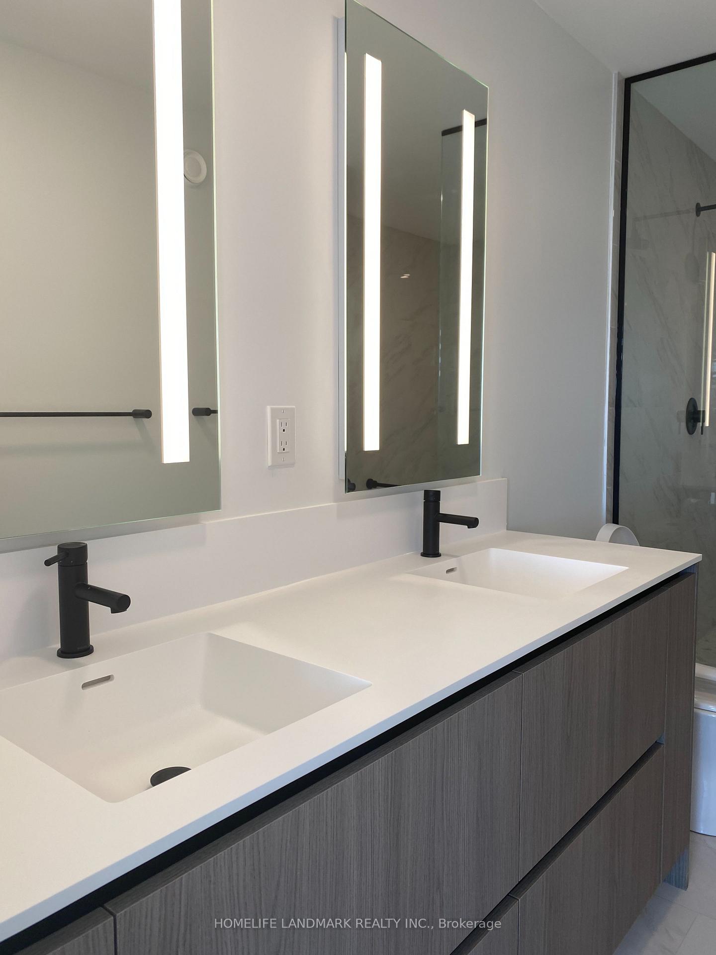 Photo 9 of 60 Lou Parsons Way, Mississauga, Port Credit — HOMEH