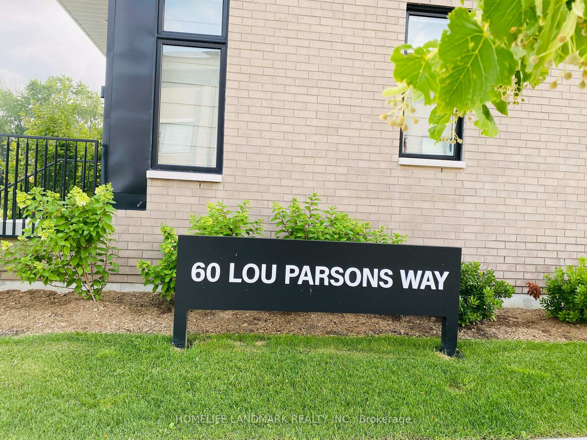 Photo 13 of 60 Lou Parsons Way, Mississauga, Port Credit — HOMEH