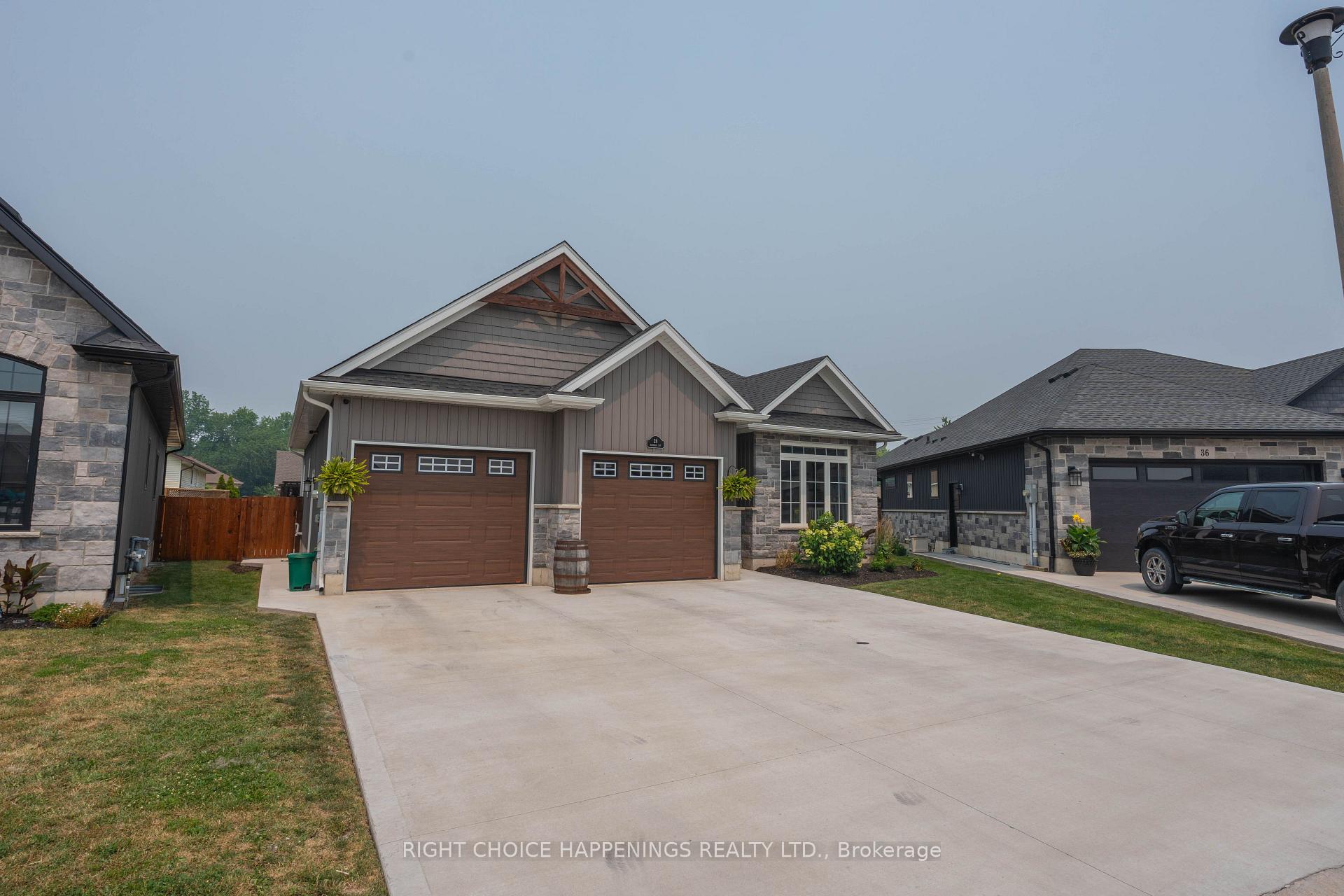 Photo 3 of 28 Harvard Court, Welland, Dain City — HOMEH