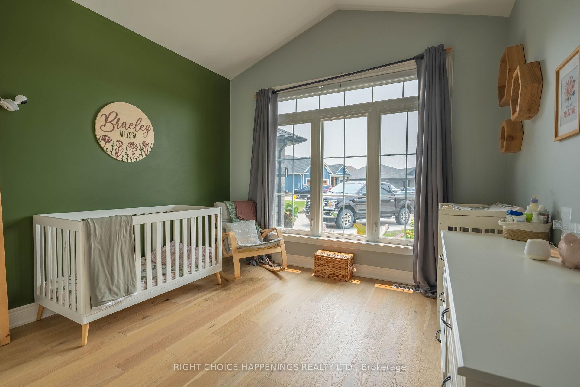 Photo 14 of 28 Harvard Court, Welland, Dain City — HOMEH