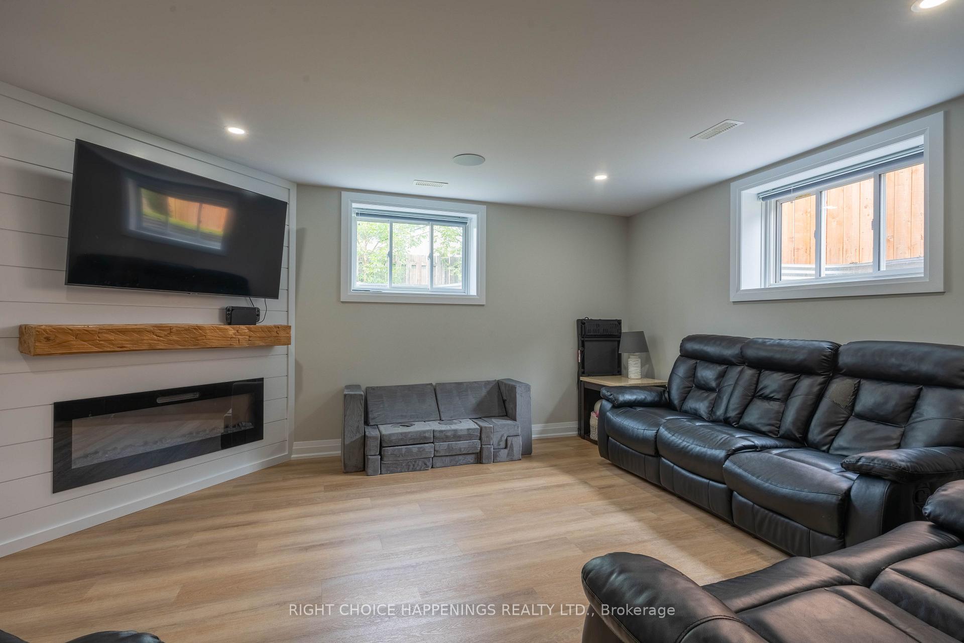 Photo 16 of 28 Harvard Court, Welland, Dain City — HOMEH