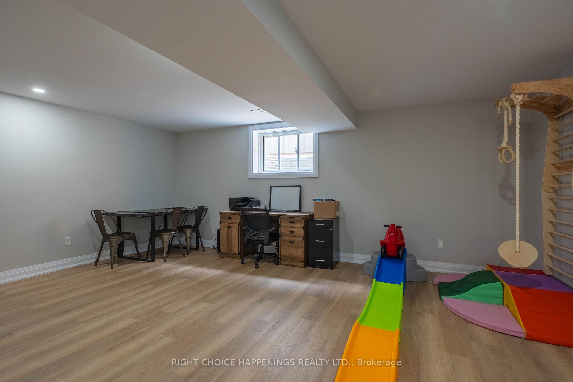 Photo 17 of 28 Harvard Court, Welland, Dain City — HOMEH
