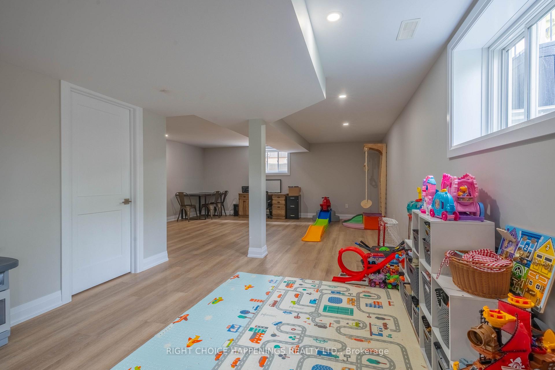 Photo 18 of 28 Harvard Court, Welland, Dain City — HOMEH