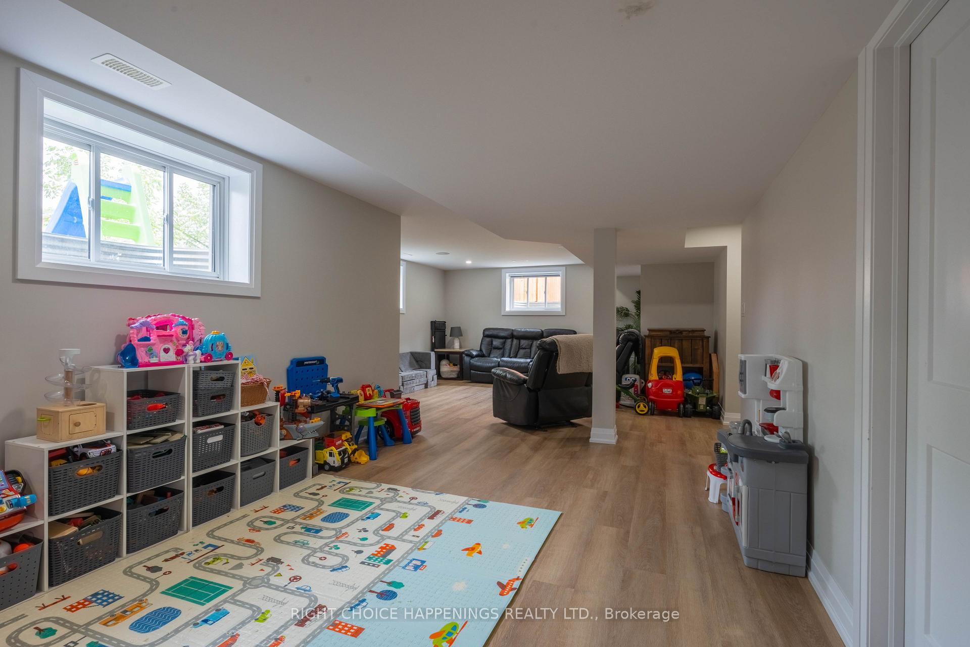 Photo 19 of 28 Harvard Court, Welland, Dain City — HOMEH