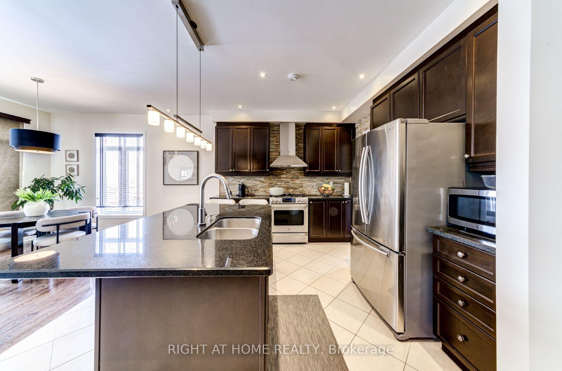 Photo 10 of 74 Royal Park Boulevard, Barrie, Bayshore — HOMEH