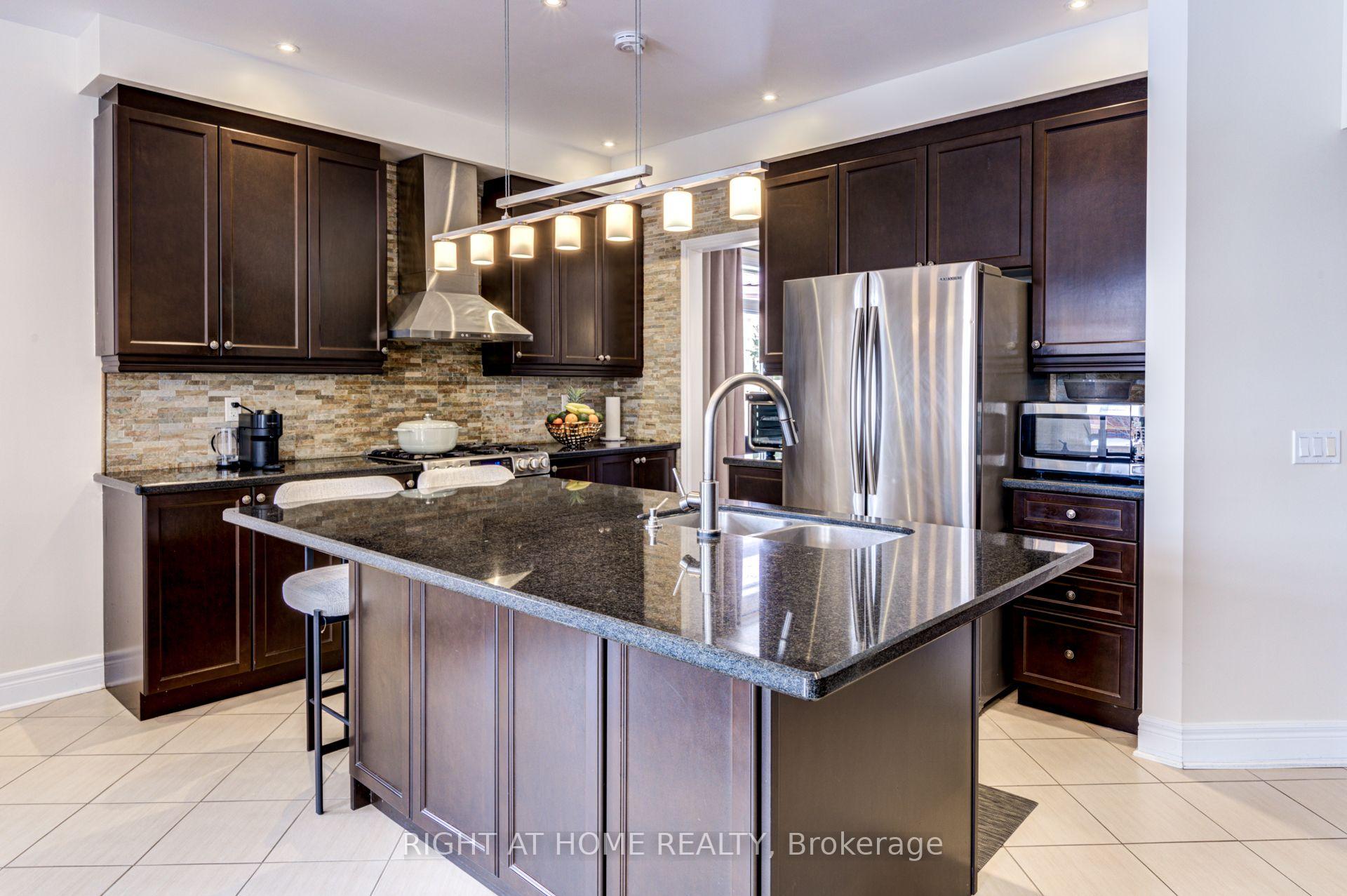 Photo 11 of 74 Royal Park Boulevard, Barrie, Bayshore — HOMEH