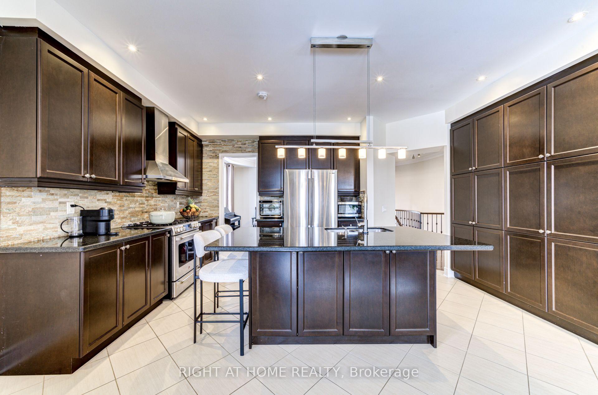 Photo 12 of 74 Royal Park Boulevard, Barrie, Bayshore — HOMEH