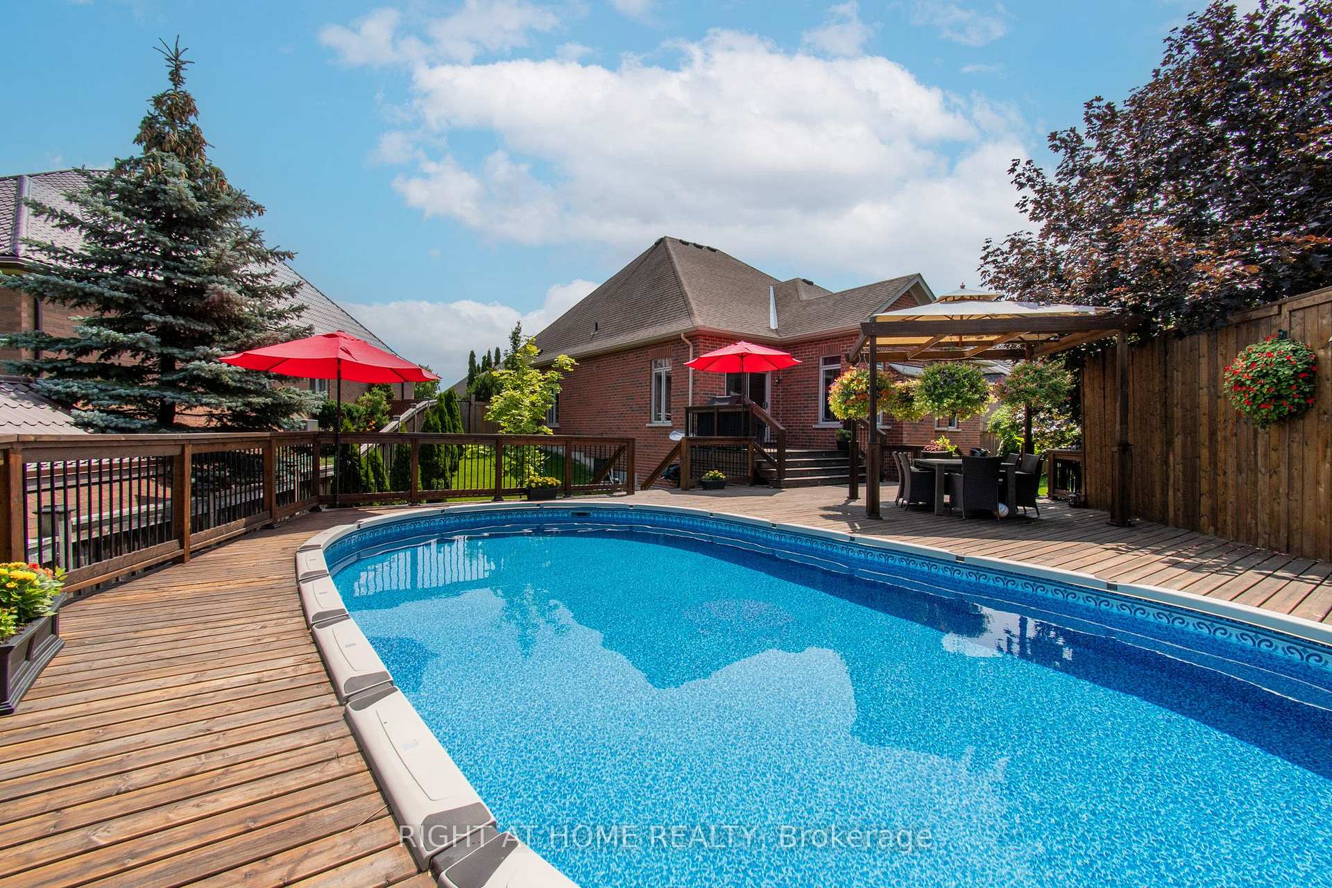 Photo 35 of 74 Royal Park Boulevard, Barrie, Bayshore — HOMEH