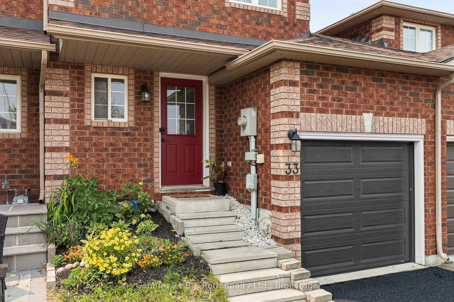 Photo 2 of 33 Courtney Crescent, Barrie, Painswick South — HOMEH