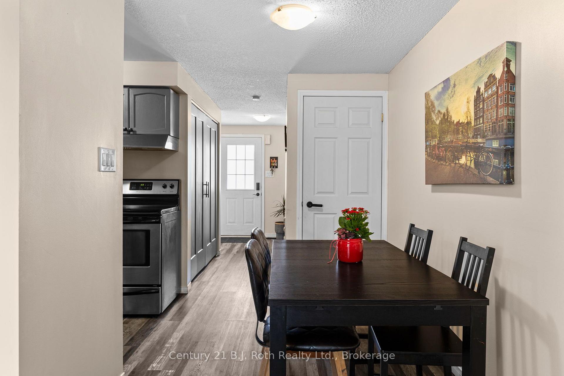 Photo 6 of 33 Courtney Crescent, Barrie, Painswick South — HOMEH
