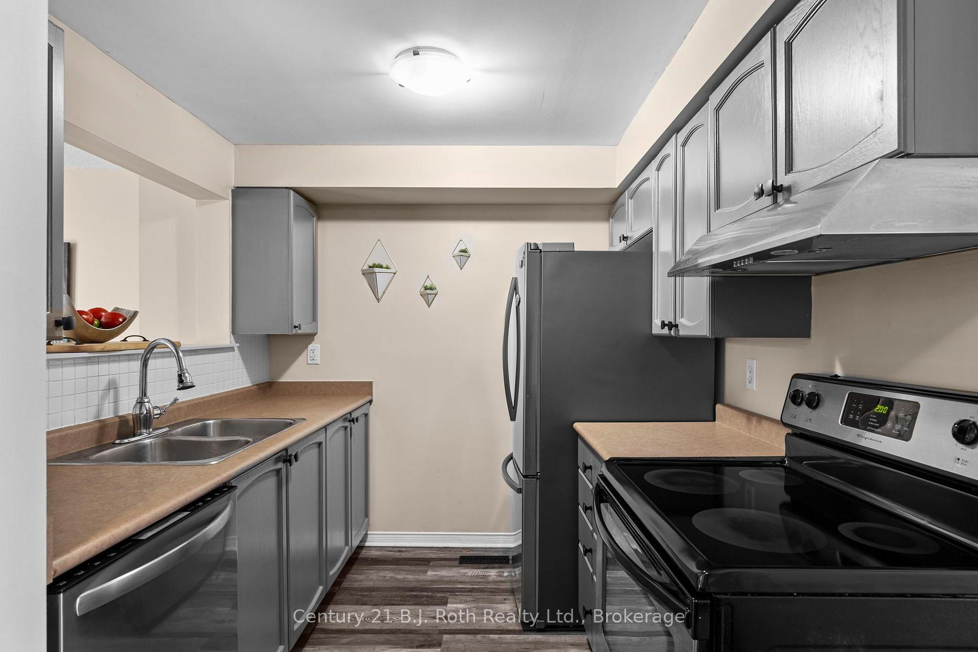 Photo 7 of 33 Courtney Crescent, Barrie, Painswick South — HOMEH