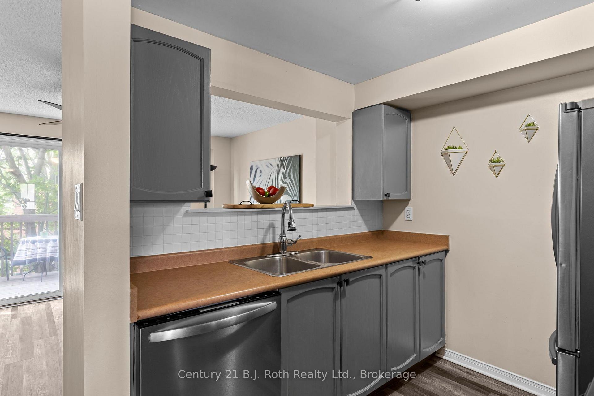 Photo 8 of 33 Courtney Crescent, Barrie, Painswick South — HOMEH