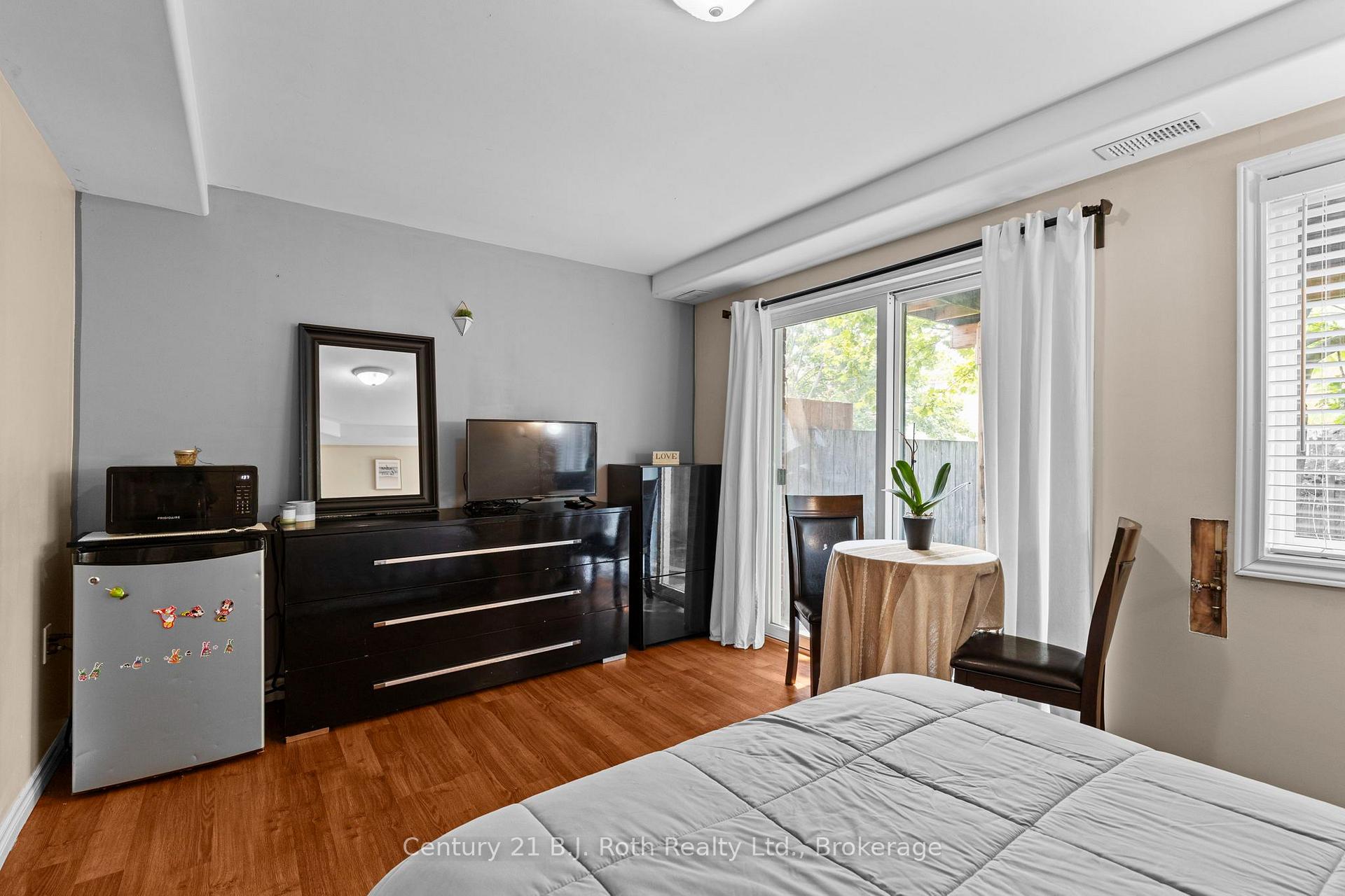 Photo 30 of 33 Courtney Crescent, Barrie, Painswick South — HOMEH